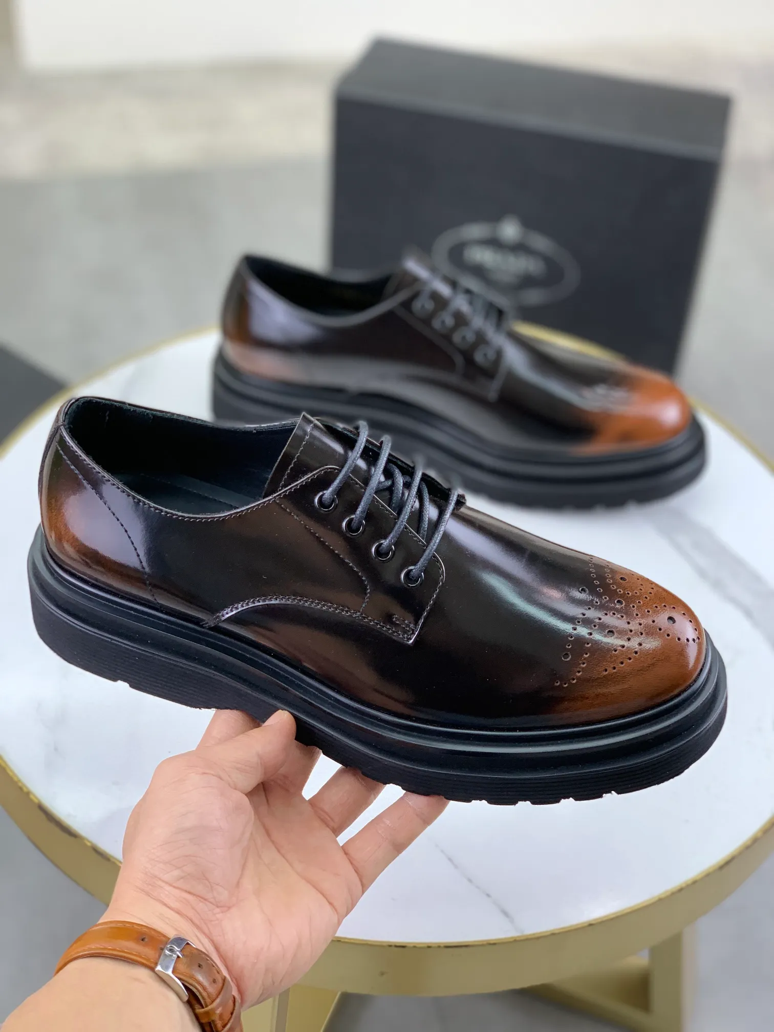 Factory price P880 💰Original quality, top version🔱 ＰＲＡＤＡ——Prada. Men's business casual leather shoes, top quality products. 1:1 shipment ⬆️Luxurious and noble👞All imported original color-rubbed open edge beads, just to create a more comfortable wearing body Tested, upper: original comfortable open-edge bead-rubbed calf leather ➕Top imported water-dyed full cow lining, original light and comfortable TPU foam combination bottom ✔️Code number: 39-44 (38.45 can be customized)